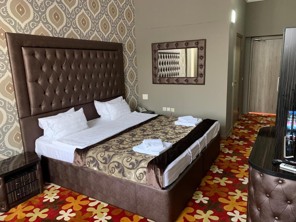 Deluxe Plaza Hotel Almaty Exterior foto