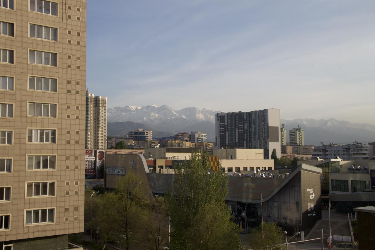 Deluxe Plaza Hotel Almaty Exterior foto