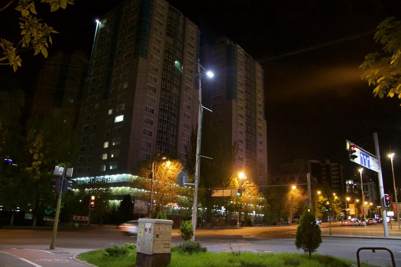 Deluxe Plaza Hotel Almaty Exterior foto