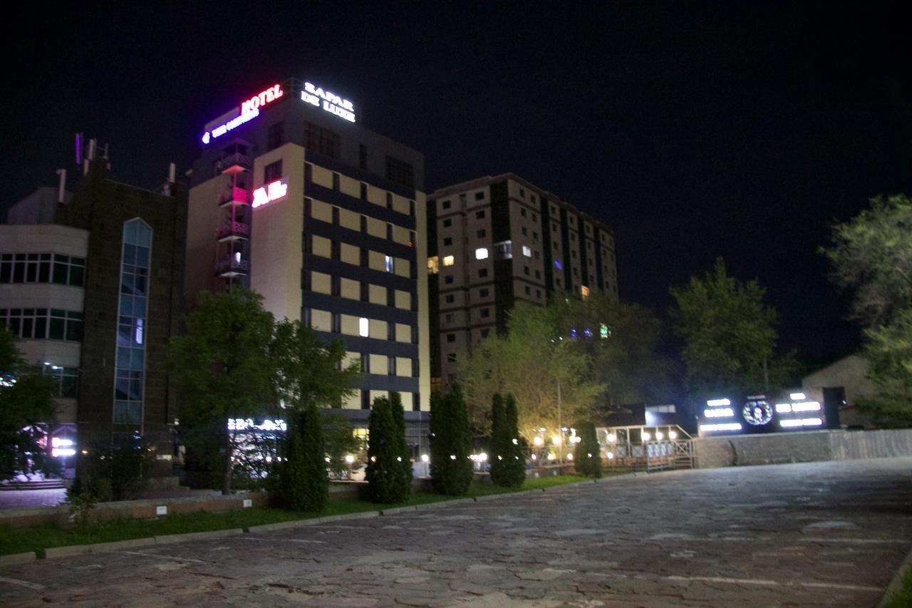 Deluxe Plaza Hotel Almaty Exterior foto