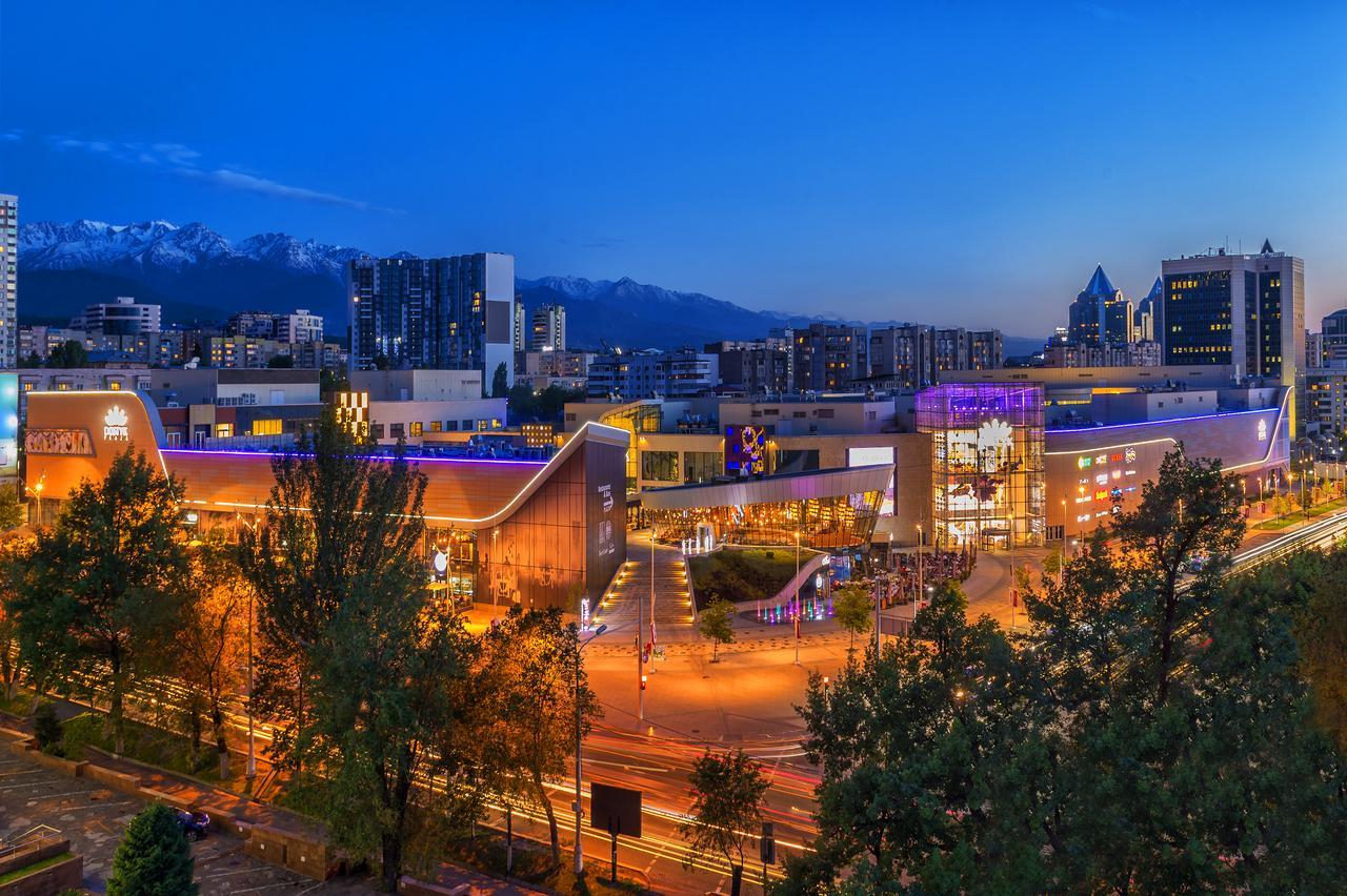 Deluxe Plaza Hotel Almaty Exterior foto